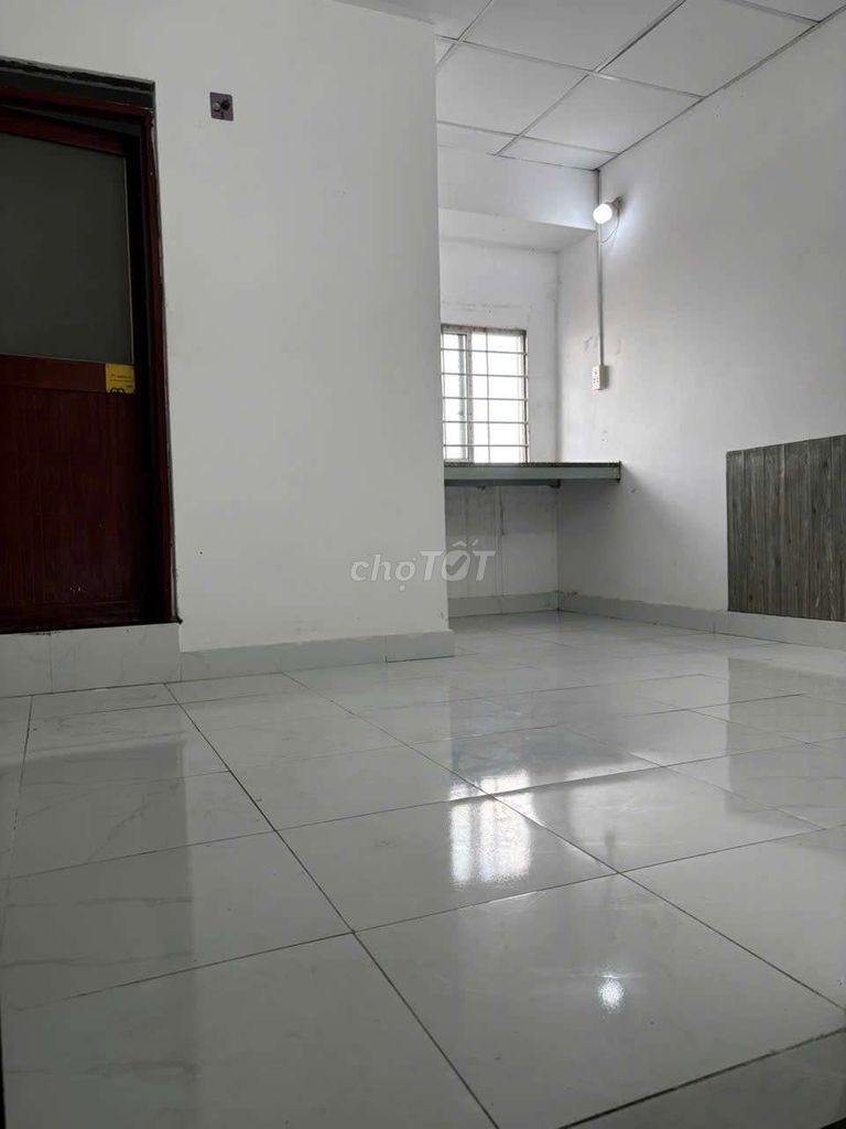Phòng trệt, 1 cs trước cửa, cách ngã ba Trọng Tấn 170m, gần ĐH Công Thương
