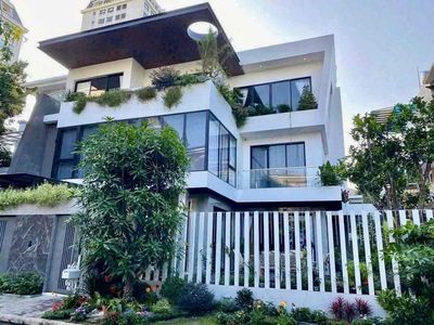 Rent · 5 bd · 368 м² · Quận 7, ул. Biệt Thự Vip Phú Mỹ Hưng