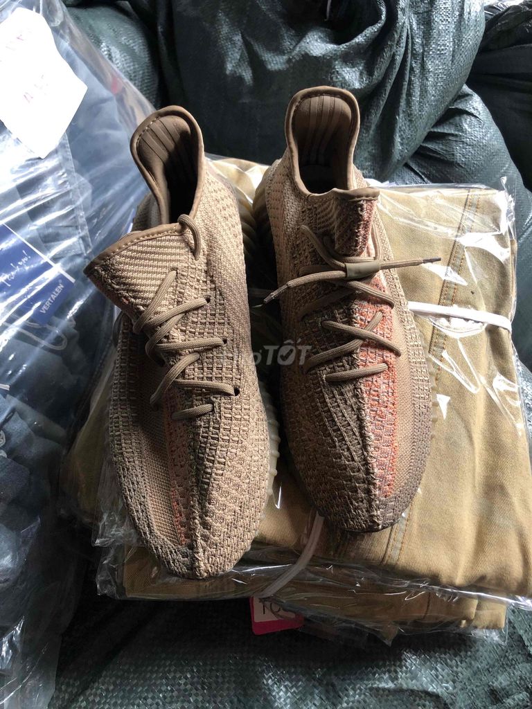 Giày thể thao Adidas Yeezy Boost 350 V2 Nâu 44. Mua bán Giày dép tại Thành phố Thủ Đức Tp Hồ Chí Minh được đăng bởi Hồ Bẩu hình 1