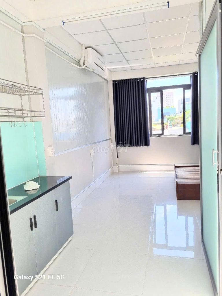 Chính Chủ cho thuê căn hộ Mini, hẻm xe hơi, gần cầu vượt Hàng Xanh.