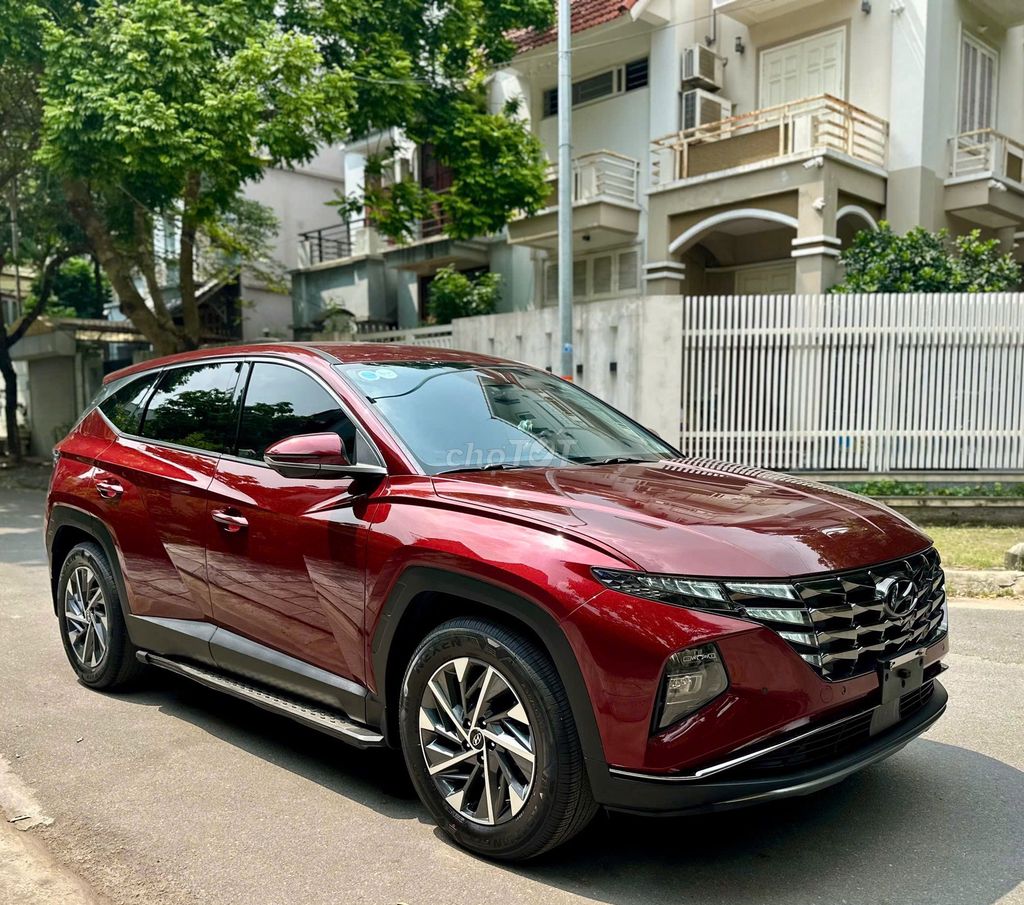 Hyundai Tucson 2023 2.0 ATH Special, красный