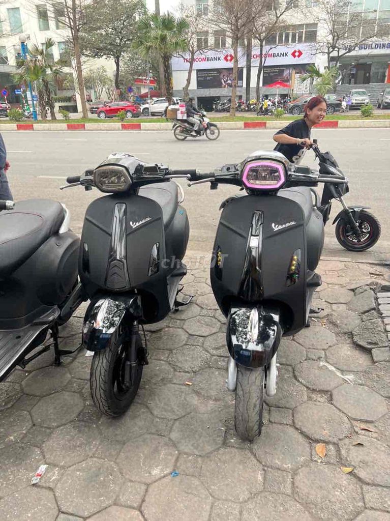 Xe điện Vespa đen nhám đèn vuông đầy đủ giấy tờ. Mua bán Xe điện tại Quận Cầu Giấy Hà Nội được đăng bởi Xe Điện Uy Tín  hình 6
