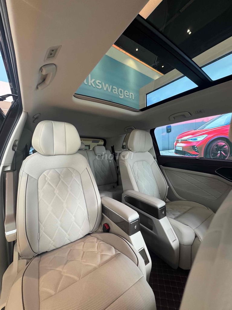 Volkswagen Viloran Đen 7 chỗ. Mua bán Ô tô tại Quận 5 Tp Hồ Chí Minh được đăng bởi Hưng Trang Volkswagen hình 10