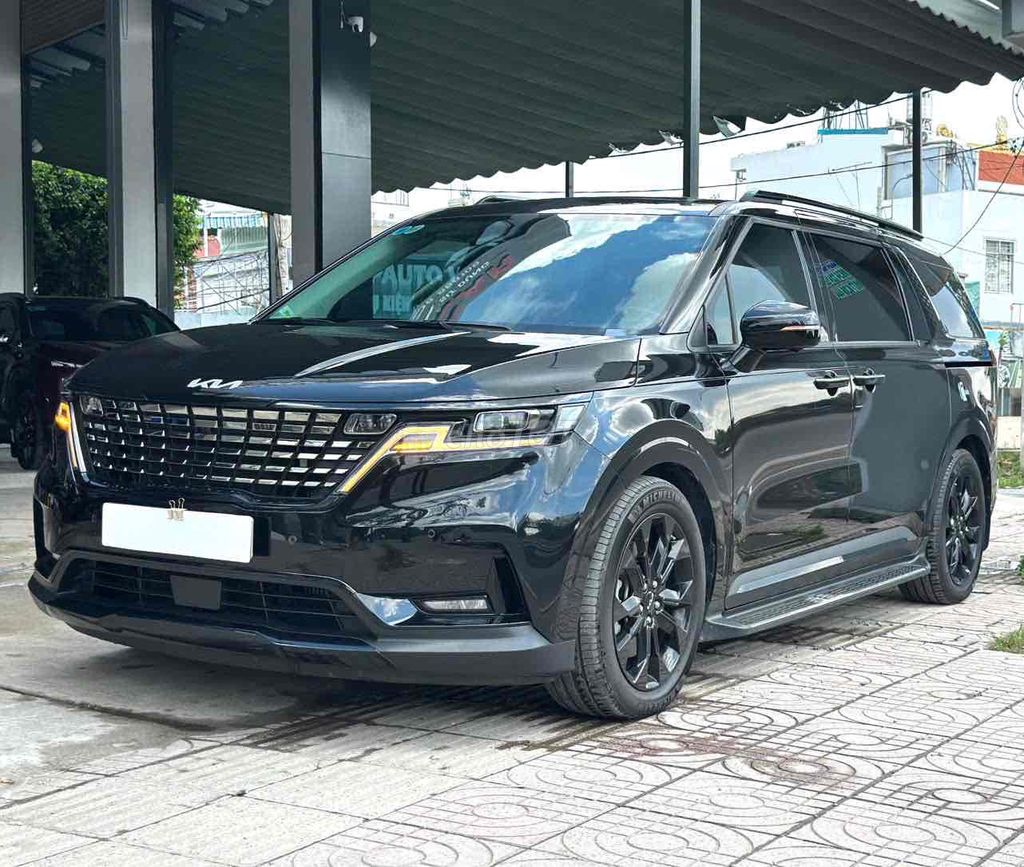 Kia Carnival Signature 2024 Черный 37 000 км