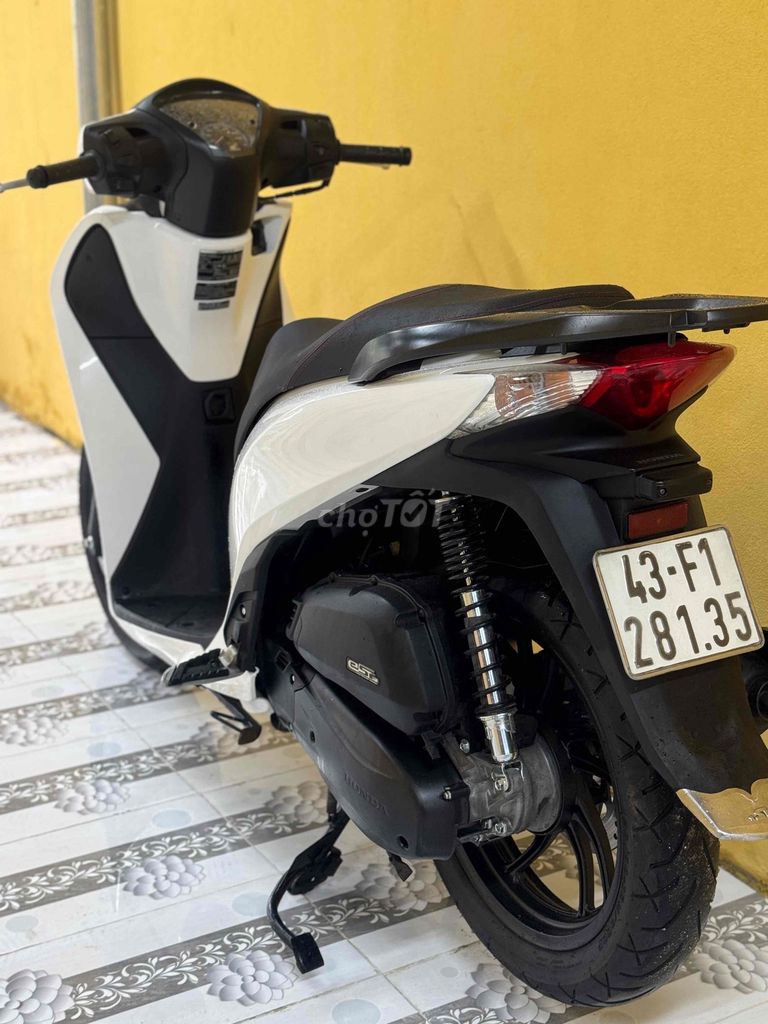 SH 125 khoá ga 2016 trắng đen mới keng 43F1-281.35. Mua bán Xe máy tại Quận Sơn Trà Đà Nẵng được đăng bởi Minh Dũng bán trả góp 136 vân đồn  hình 4
