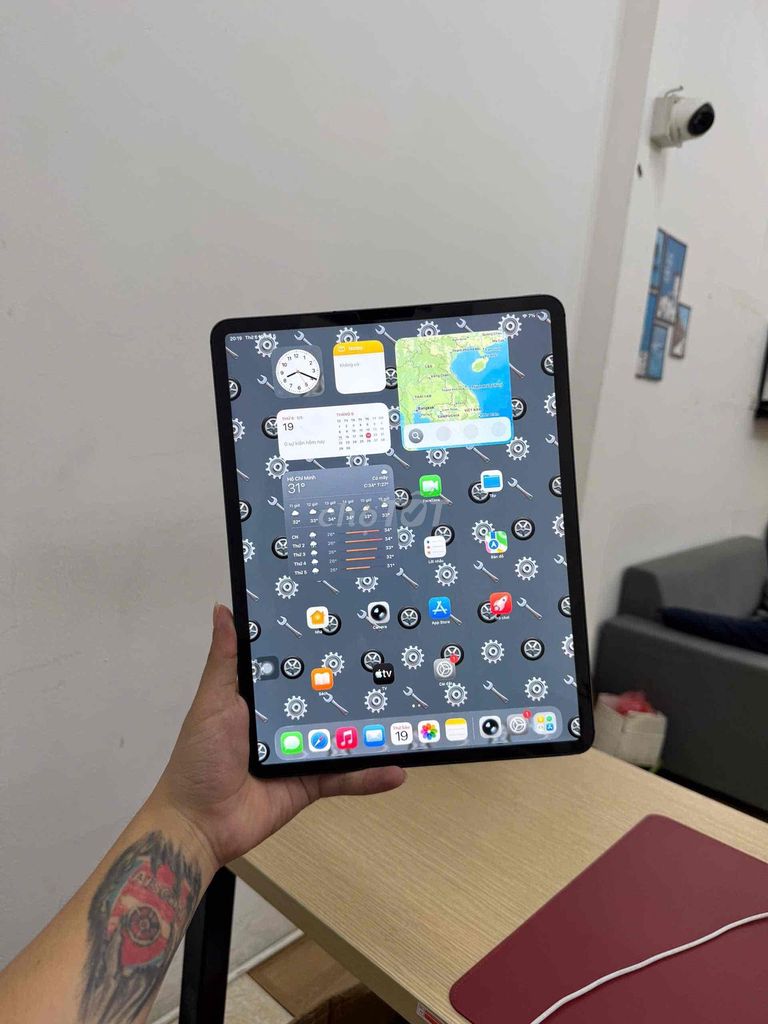 Apple iPad Pro 12.9 2020 Xám 256GB. Mua bán Máy tính bảng tại Quận Đống Đa Hà Nội được đăng bởi KT Hà Nội Mobile hình 1