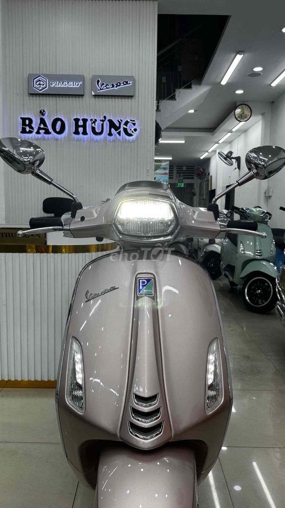 Vespa Sprint Hồng Porsche Mới như xe hãng 4300km. Mua bán Xe máy tại Quận Phú Nhuận Tp Hồ Chí Minh được đăng bởi VESPA  PIAGGIO BẢO HƯNG Vespa cũ trả góp  hình 13