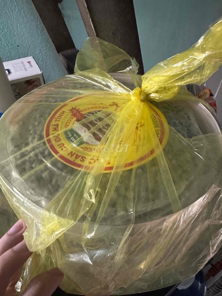 2 hop Bánh Cu Đơ Hà Tĩnh Vàng Giòn Xốp nguyên hộp. Mua bán Đồ ăn, thực phẩm và các loại khác tại Thành phố Thuận An Bình Dương được đăng bởi Nguyen Anh Tuan hình 1