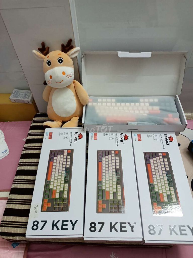 Bàn phím không dây M87 FreeWoLF. Mua bán Phụ kiện (Màn hình, Chuột...) tại Quận 4 Tp Hồ Chí Minh được đăng bởi Yến Linh Phạm hình 2