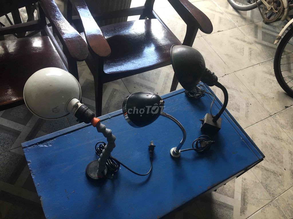 3 Đèn đế từ Đen, Trắng đã sử dụng