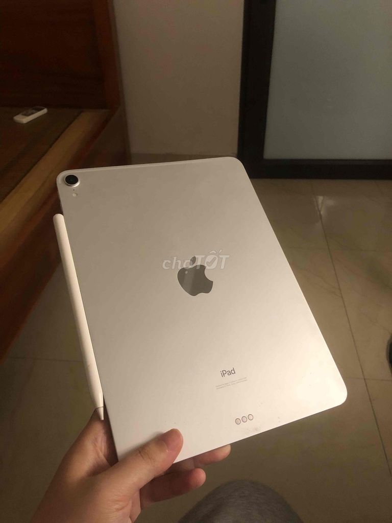 Apple iPad Pro 2018 11 inch 64GB Bạc. Mua bán Máy tính bảng tại Huyện Hưng Nguyên Nghệ An được đăng bởi Anh Hiếu Nguyễn hình 1