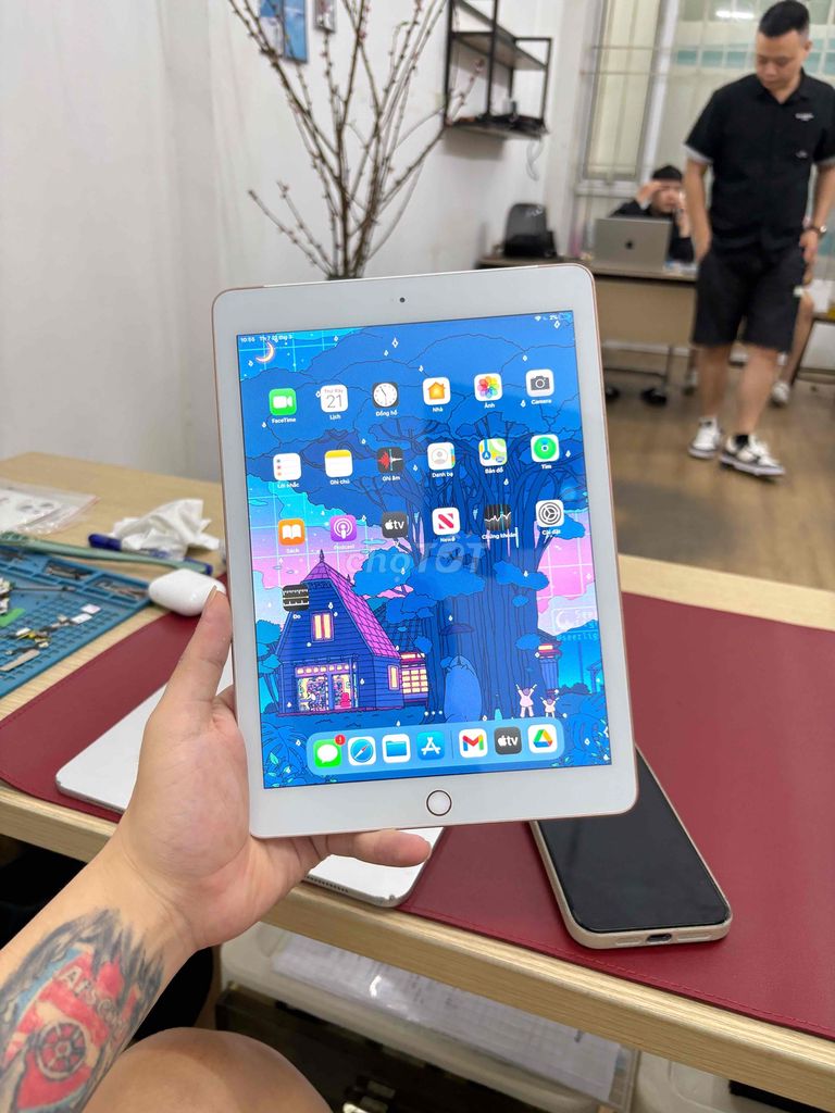 Apple iPad Gen 6 128GB Vàng 5G Wifi Zin Đẹp 99%. Mua bán Máy tính bảng tại Quận Cầu Giấy Hà Nội được đăng bởi Trung Kiên Trả Góp Bao Nợ Xấu hình 1