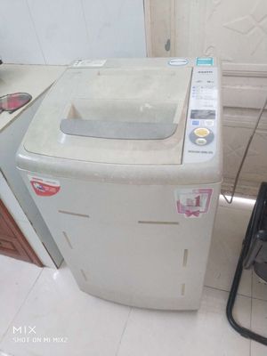 máy giặt Sanyo 7kg đang giặt tốt