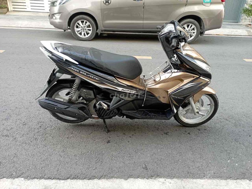 Honda AB Fi(2014)bst69,xe zin êm ru,đẹp keng. Mua bán Xe máy tại Quận 7 Tp Hồ Chí Minh được đăng bởi Trung Anh hình 7