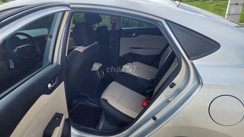 Hyundai Accent 2024 số sàn màu xám đẹp. Mua bán Ô tô tại Quận 12 Tp Hồ Chí Minh được đăng bởi Xuân Trường hình 6