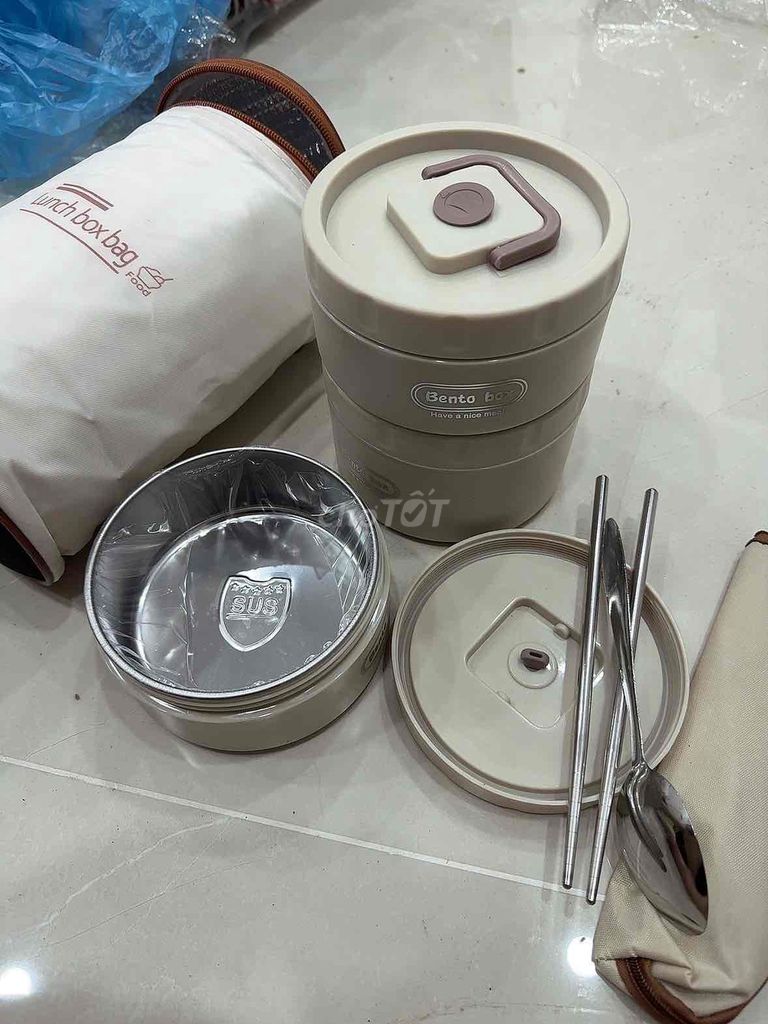 Hộp cơm giữ nhiệt Inox, Nhựa Kem Bộ 3 hộp. Mua bán Dụng cụ nhà bếp tại Thành phố Thủ Đức Tp Hồ Chí Minh được đăng bởi Diệu Xuân hình 1