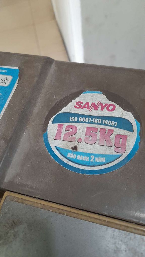 GIA ĐÌNH THANH LÝ MÁY GIẠT SANYO  12,5 KG CÒN TỐT
