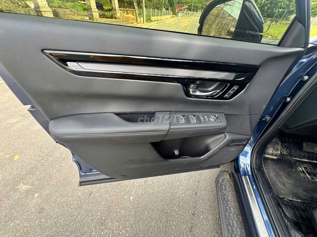 2025 L - 2000 km. Mua bán Ô tô tại Quận Cầu Giấy Hà Nội được đăng bởi oto lướt hà nội  hình 5