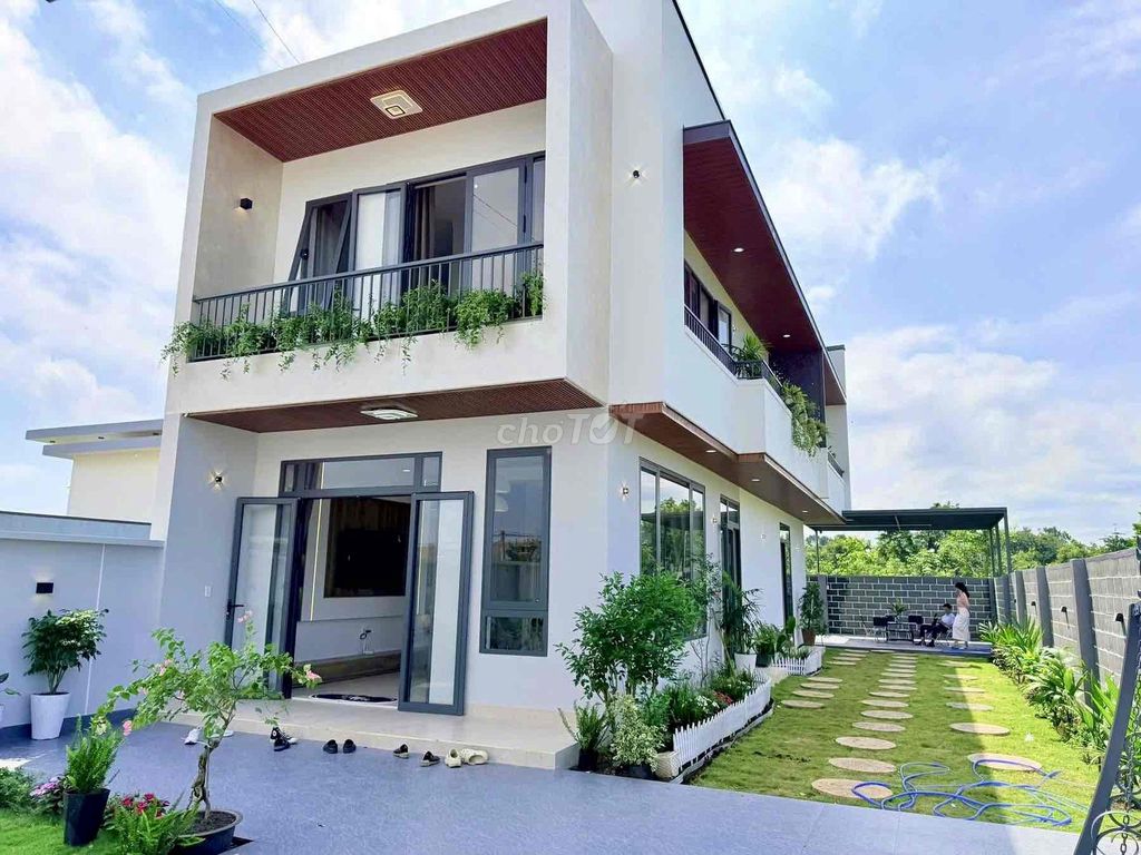 💥Nhà 1 trệt 1 lầu sân vườn rất đẹp - 10 x 36m - chỉ 3.750 tỷ