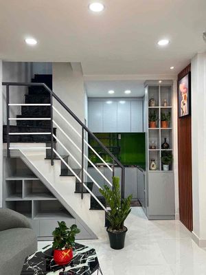 mình chính chủ cần bán căn nhà shr 180 Bùi văn ba