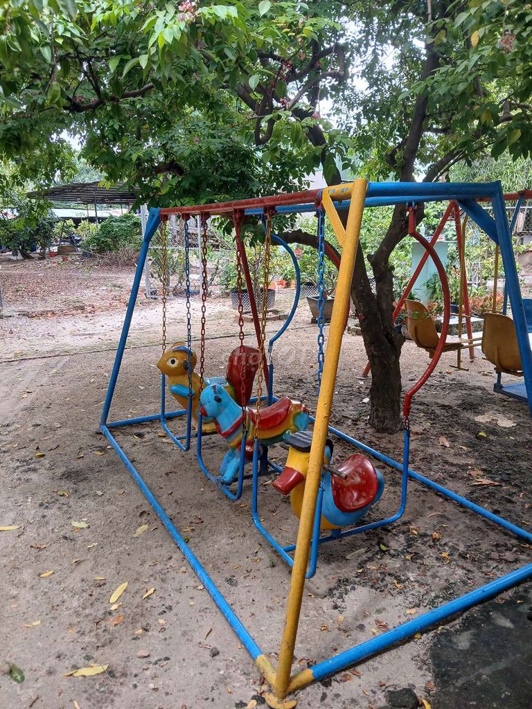 Xích đu Kim loại Nhựa Đa sắc. Mua bán Nội thất, đồ gia dụng khác tại Thành phố Thuận An Bình Dương được đăng bởi Thu Linh Nguyễn Thị hình 1