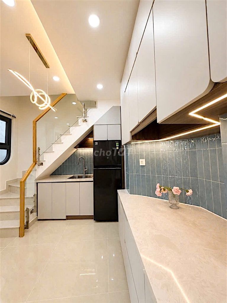 TRẦN QUỐC TOẢN Q3– SAU NHÀ THỜ HỒNG– 3 TẦNG MỚI XINH– FULL NỘI THẤT