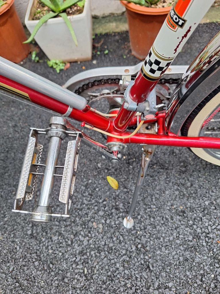 Peugoet nam đỏ đun đời 1972 zin 100%.. Mua bán Xe đạp tại Quận Tây Hồ Hà Nội được đăng bởi Nguyễn Tuấn Long hình 19