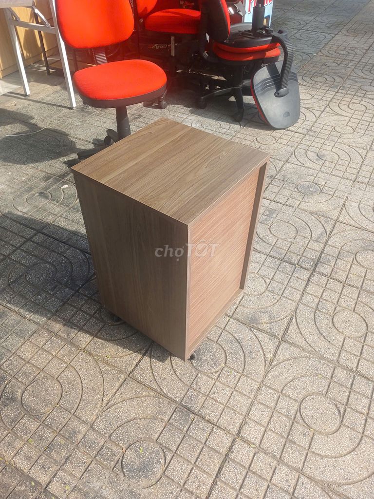tủ cóc 3 ngăn cói khóa đầy đủ