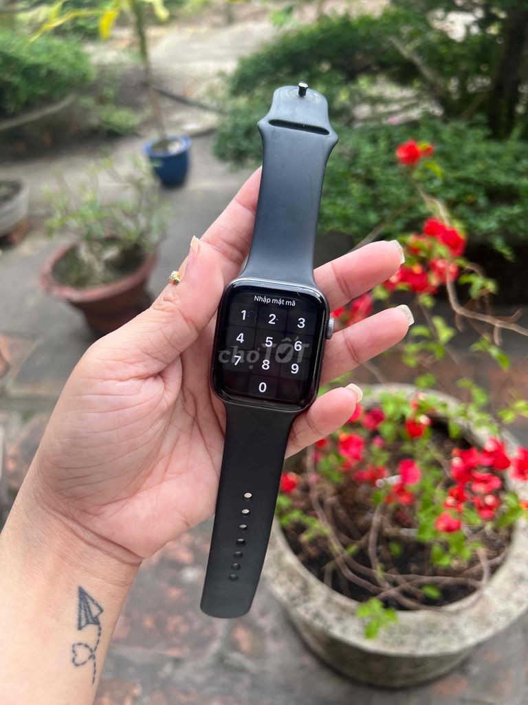 Apple Watch Series 4 (GPS) bản 44mm. Mua bán Thiết bị đeo thông minh tại Thị xã Phú Mỹ Bà Rịa - Vũng Tàu được đăng bởi Hà Thu hình 1
