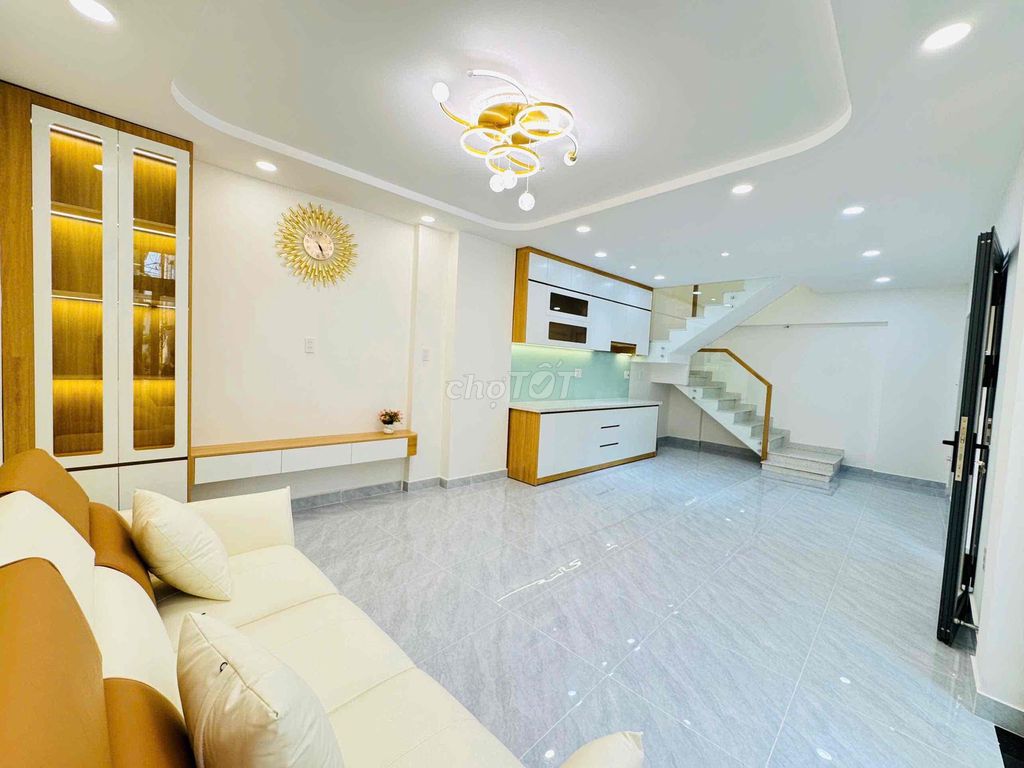 Nhà 55m² Tân Phú – 2 Lầu – Full Nội Thất – Hẻm Thông