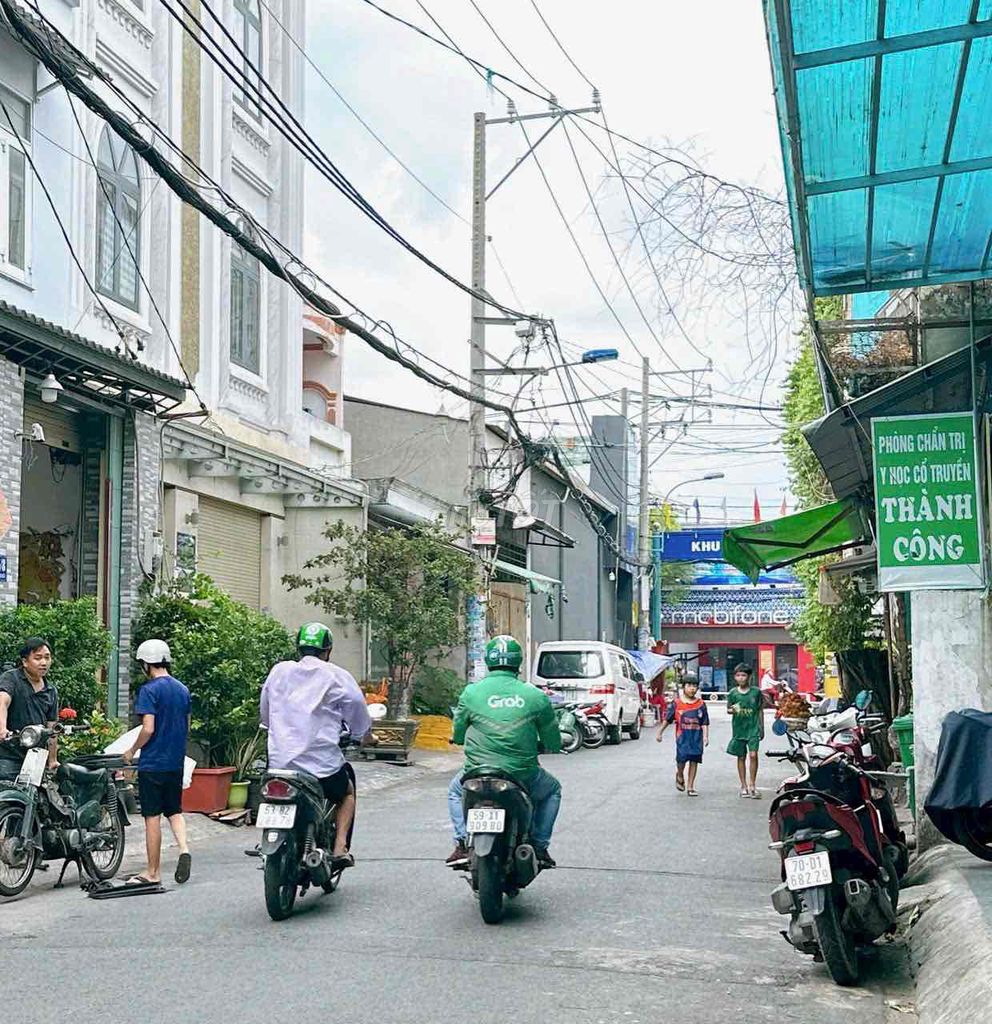 bán nhà đường nhựa 10m Lê Văn Quới - Bình Tân