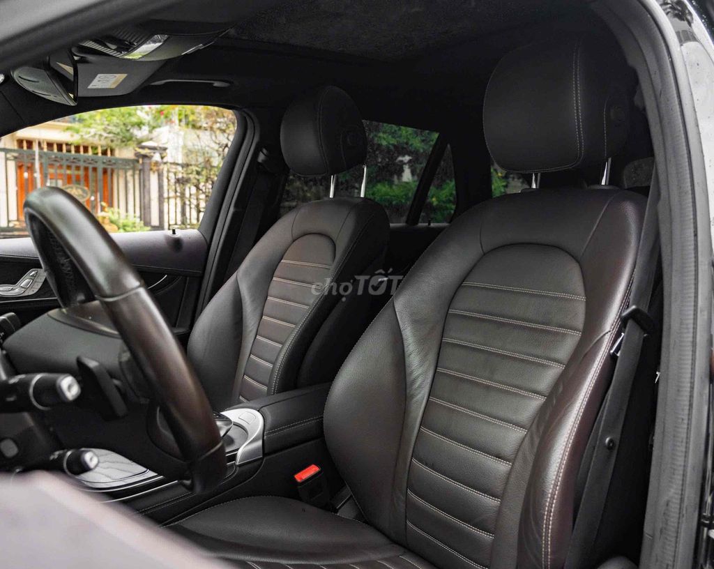 Mercedes GLC300 4Matic - Model 2020 - Đen/Nâu. Mua bán Ô tô tại Quận 7 Tp Hồ Chí Minh được đăng bởi Thật Nguyễn LongAnh Auto hình 8