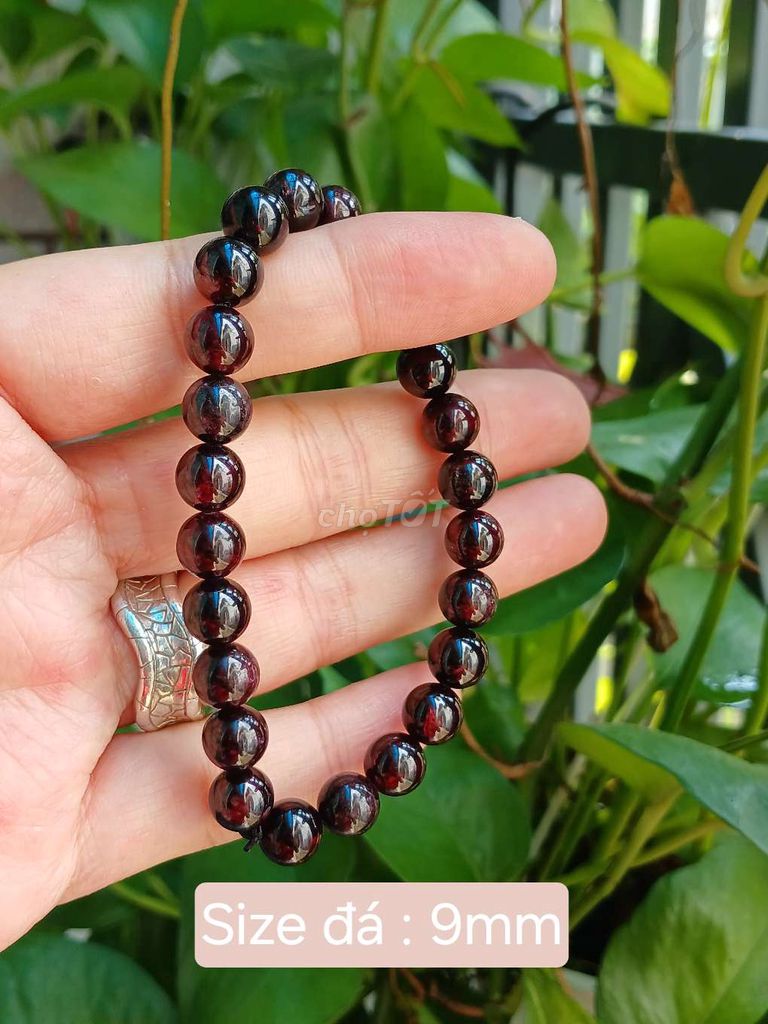 Vòng tay đá garnet viên đá mát lạnh