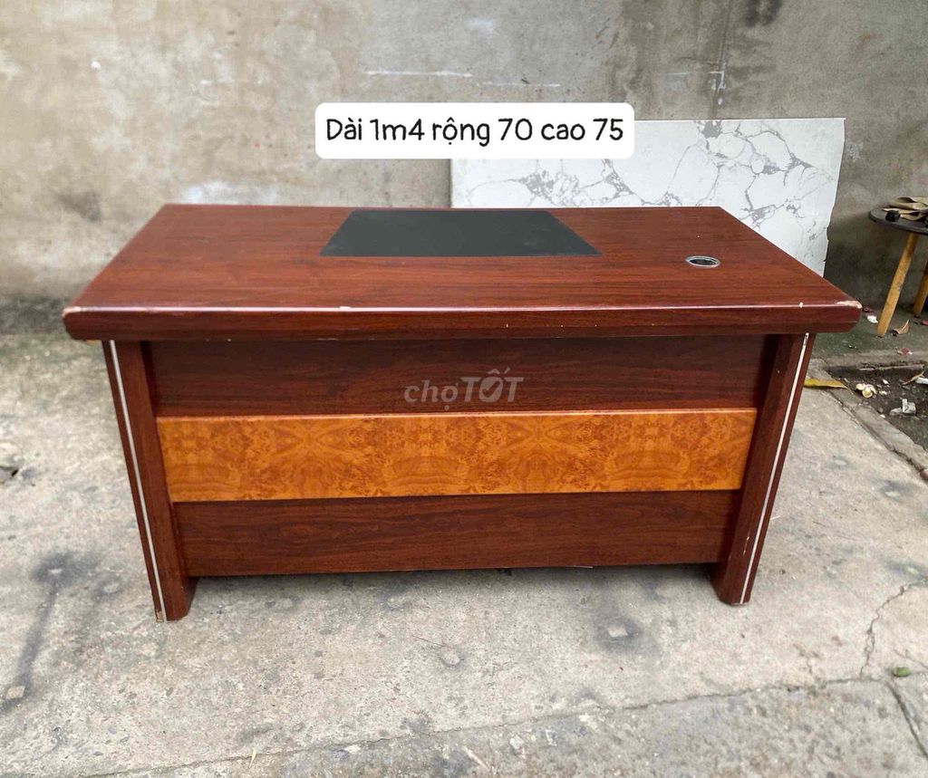 Bàn giám đốc Gỗ Nâu 1m4x70cmx75cm. Mua bán Đồ dùng văn phòng tại Quận 12 Tp Hồ Chí Minh được đăng bởi Nguyên Thuy hình 1