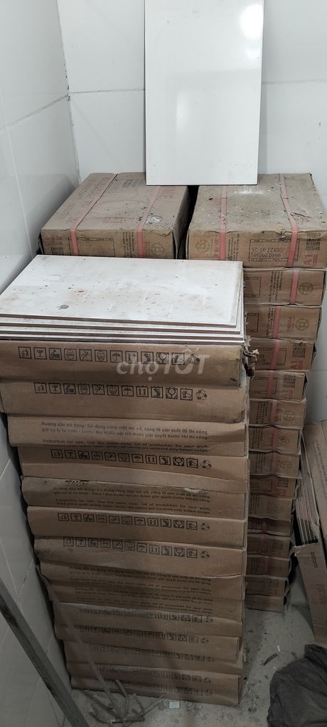 Gạch ốp tường trắng 44 hộp. Mua bán Nội thất, đồ gia dụng khác tại Quận Long Biên Hà Nội được đăng bởi Hoàng hình 1