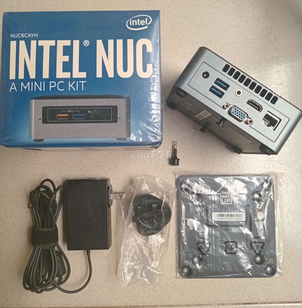 Intel NUC Kit BOXNUC6CAYH đủ phụ kiện.