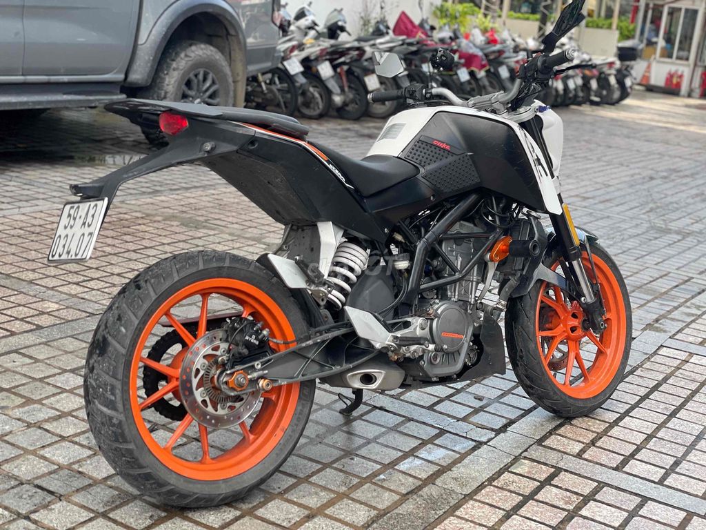 Motor KTM Duke 200 2014 trả trc 17tr nhận xe. Mua bán Xe máy tại Quận 7 Tp Hồ Chí Minh được đăng bởi Dương Đạt hình 6