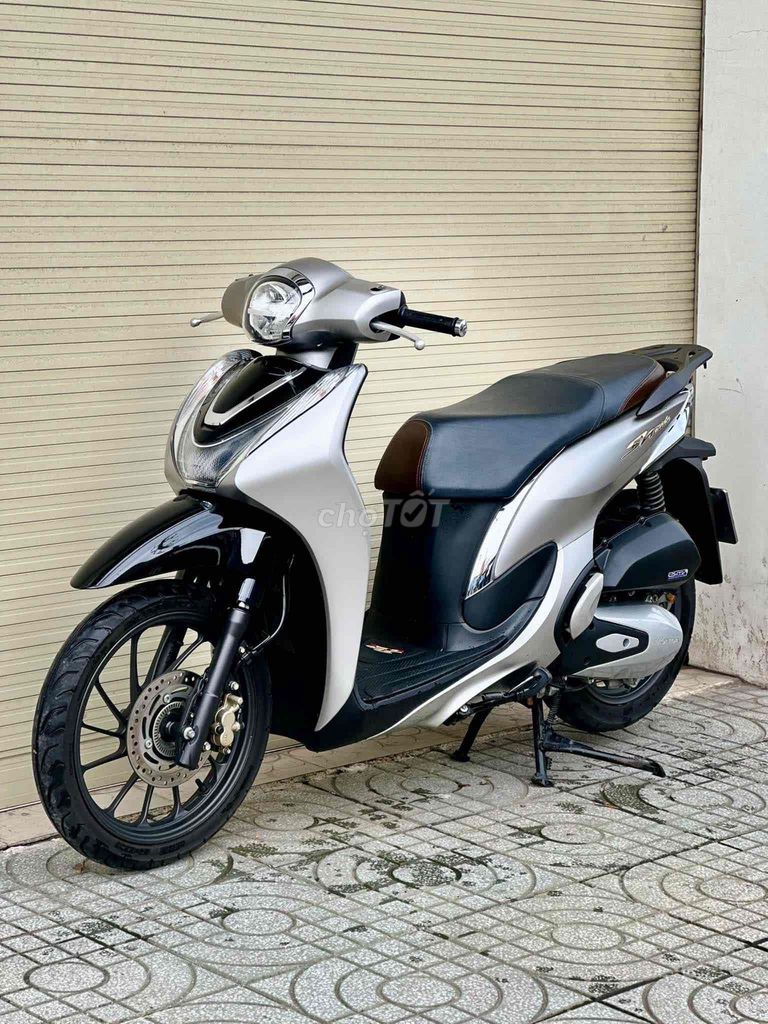 Серебряные часы Honda SH Mode 2023