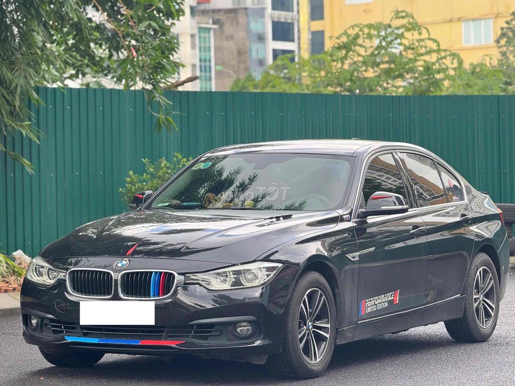 BMW 320i model 2016 màu đen siêu hời. Mua bán Ô tô tại Quận Cầu Giấy Hà Nội được đăng bởi Cao Quý hình 3