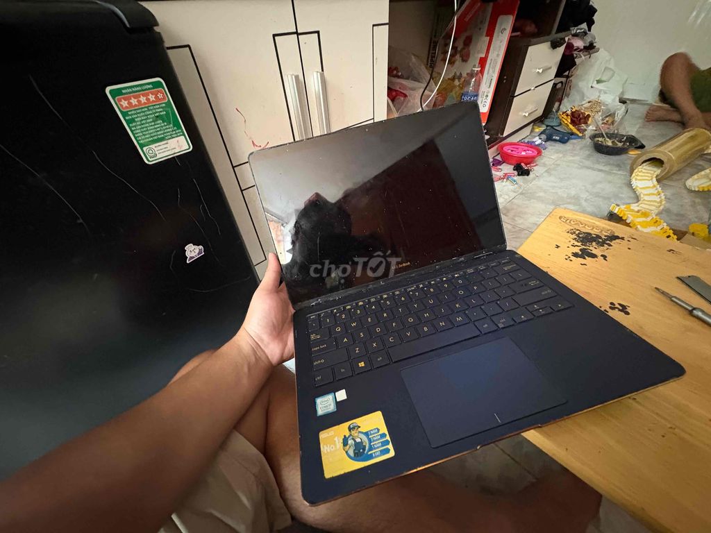 Asus Zenbook UX370UA i7 Gen 8 8GB Đen. Mua bán Laptop tại Quận 4 Tp Hồ Chí Minh được đăng bởi Robert hình 1
