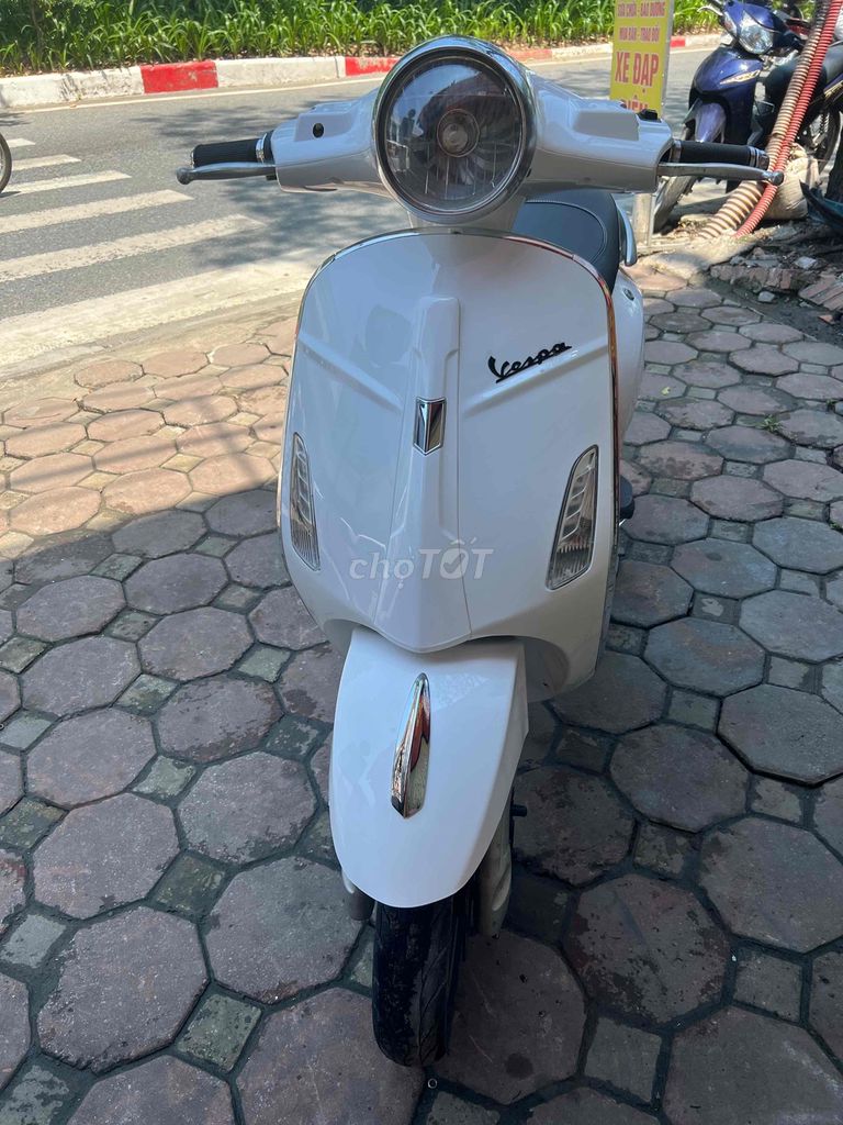 Bán xe điện Vespa Aura pega càng đúc nguyên khối