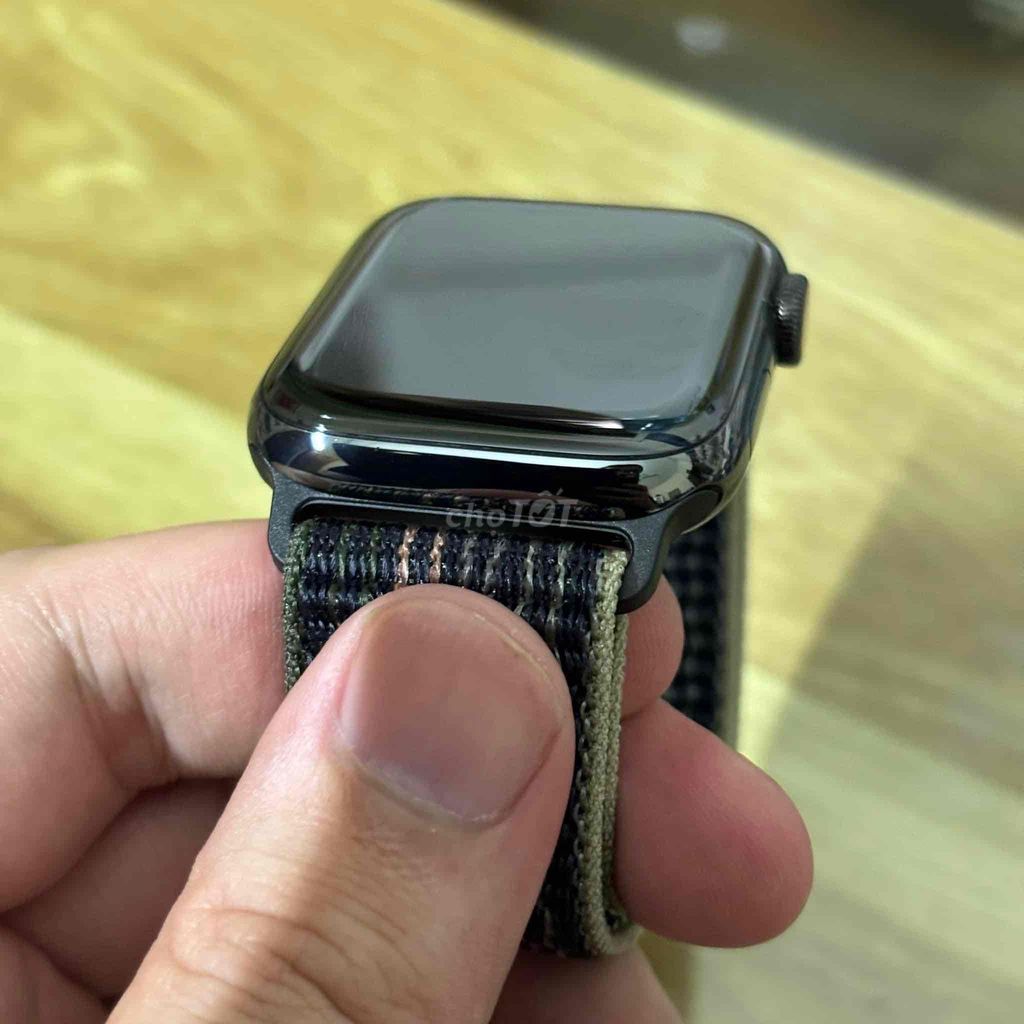 Apple Watch Series 4 44 thép đen Esim