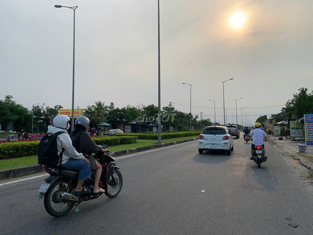 Bán lô đất đường Đông Trà ngang 6m khu Làng Đại Học, gần FPT