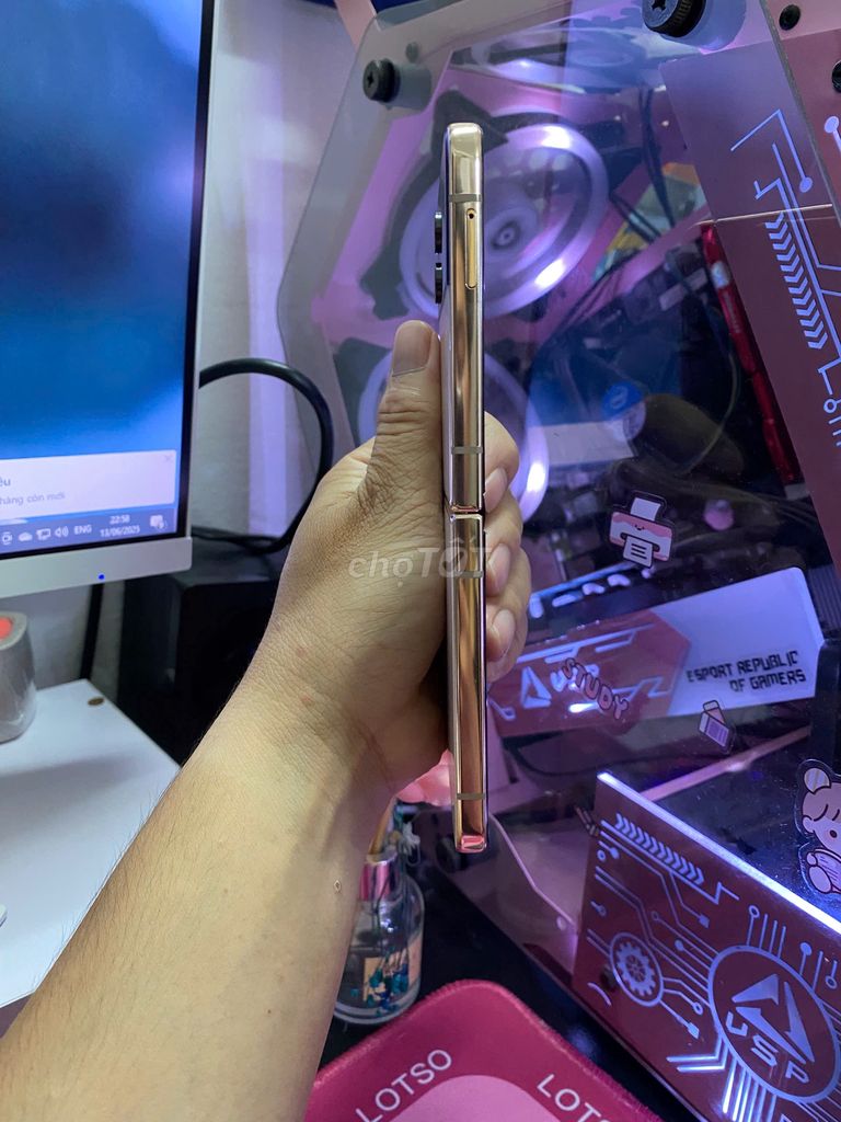 Zflip 4 VN 2 sim đẹp keng mua hãng samsung. Mua bán Điện thoại tại Quận Tân Bình Tp Hồ Chí Minh được đăng bởi Giang hình 3
