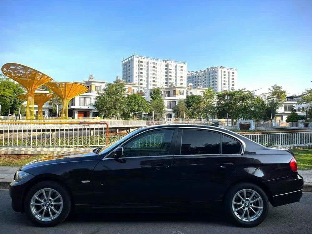 BMW 320i 2010 màu đen, ghế da, 113.000 km. Mua bán Ô tô tại Quận 12 Tp Hồ Chí Minh được đăng bởi Xuân Trường hình 2