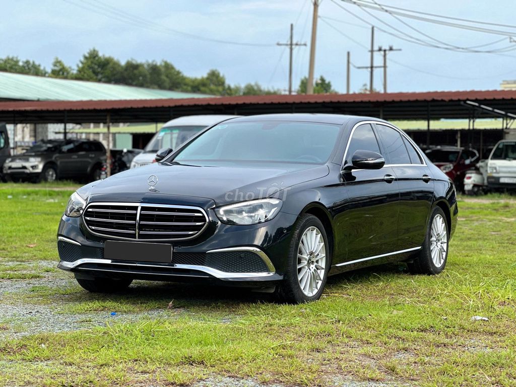 Mercedes E200 Exclusive Model 2022 nội thất nâu. Mua bán Ô tô tại Quận Gò Vấp Tp Hồ Chí Minh được đăng bởi NGUYỄN MINH VUA XE LƯỚT hình 3