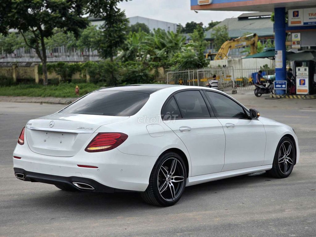 Mercedes E300 AMG Siêu Lướt 40000 KM. Mua bán Ô tô tại Quận Long Biên Hà Nội được đăng bởi Anh Tuấn hình 2