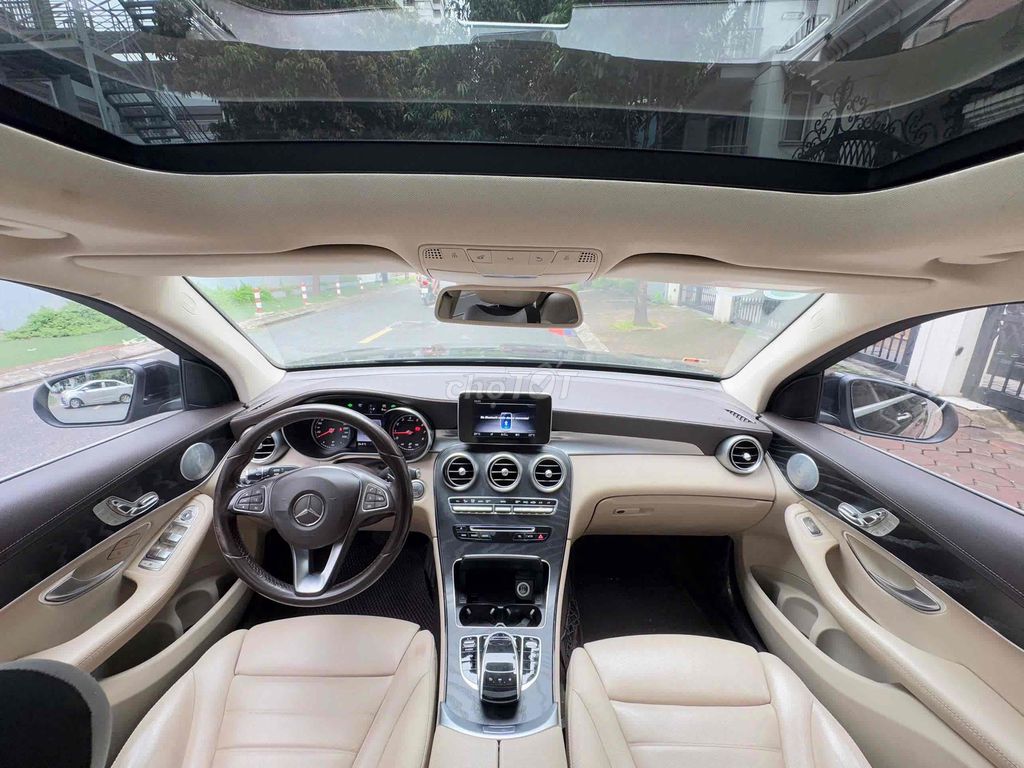 Mercedes Benz GLC300 4Matic sx 2018 đen/kem