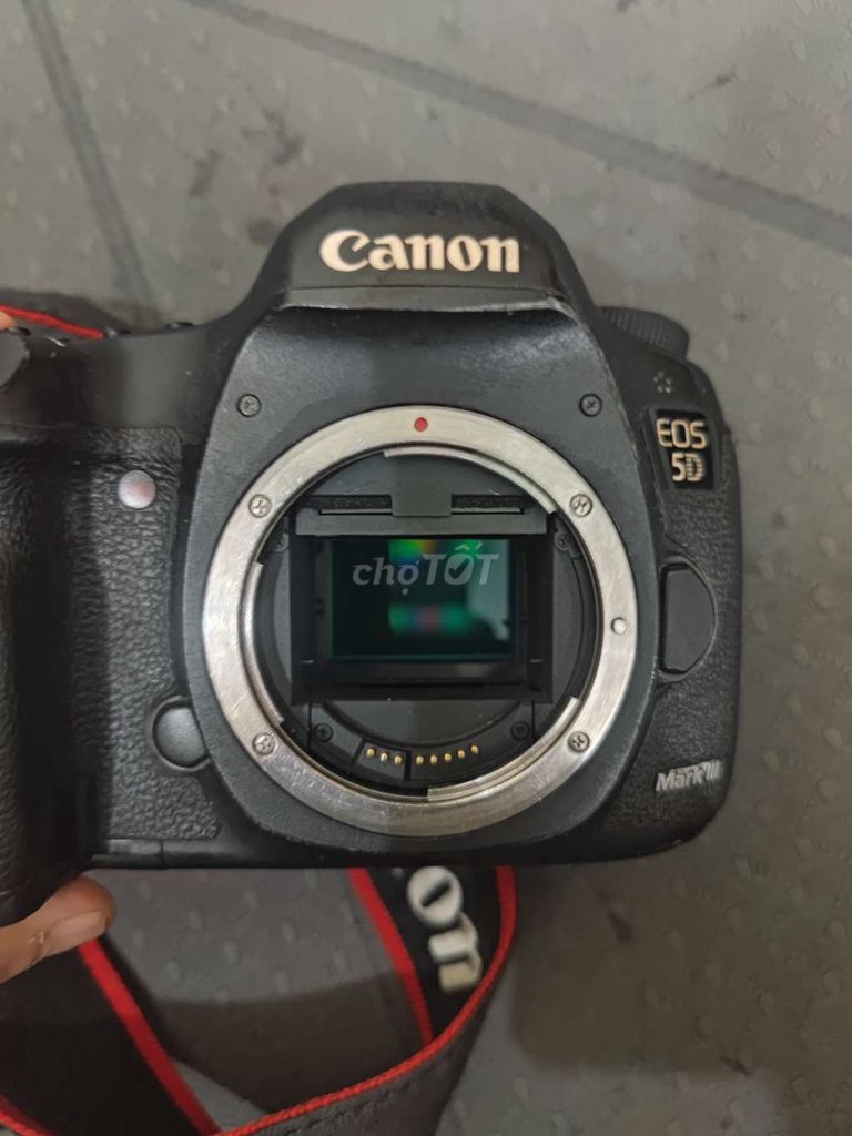 Canon 5d Mark 3 ngoại hình khá kèm 2 pin,thẻ nhớ