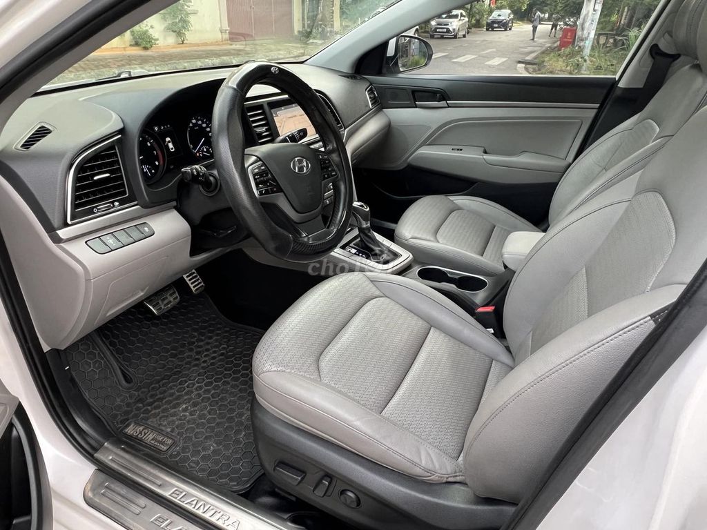 Cần bán Elantra model 2018 at full 2.0, màu trắng. Mua bán Ô tô tại Quận Gò Vấp Tp Hồ Chí Minh được đăng bởi Xuân Trường hình 8